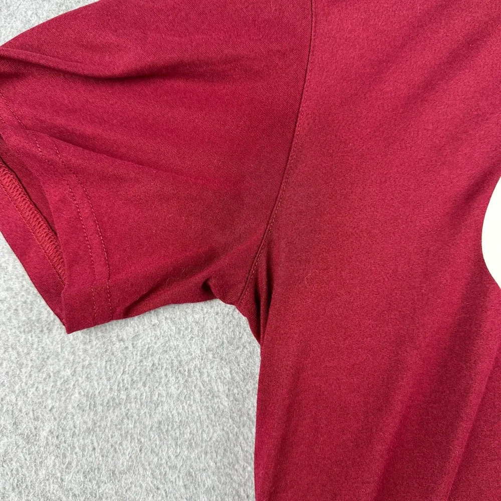 Nike T-Shirt Mens Medium Red The Nike Tee Athletic Cut Dri-Fit Graphic Swoosh